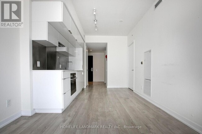Building Photo - 185 Roehampton Ave
