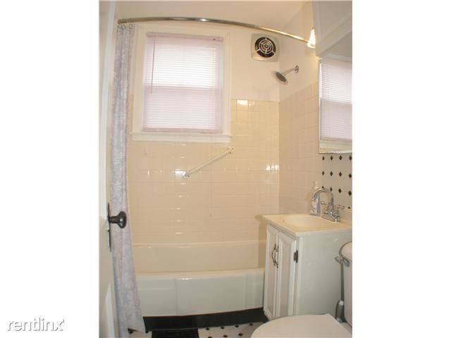 Building Photo - 4 br, 2 bath House - 1678 Hess Blvd