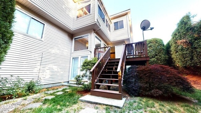 Building Photo - 445 Captain Eames Cir