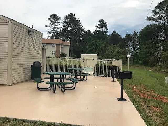 Building Photo - Creekstone Pines - Available