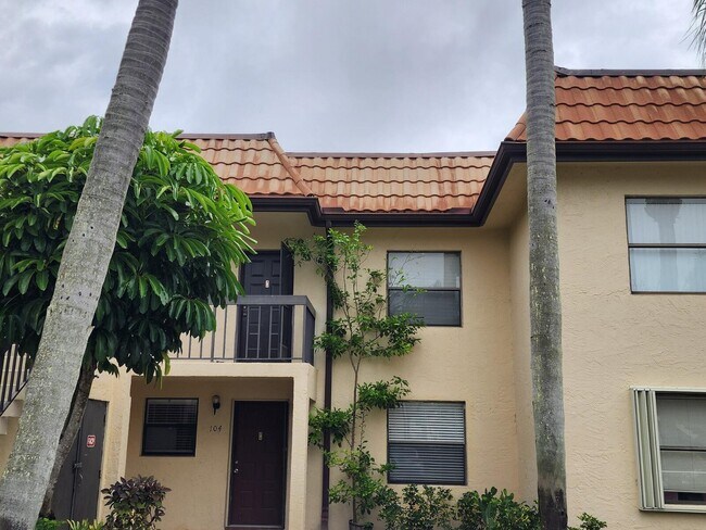 Foto del edificio - 7101 Golf Colony Ct
