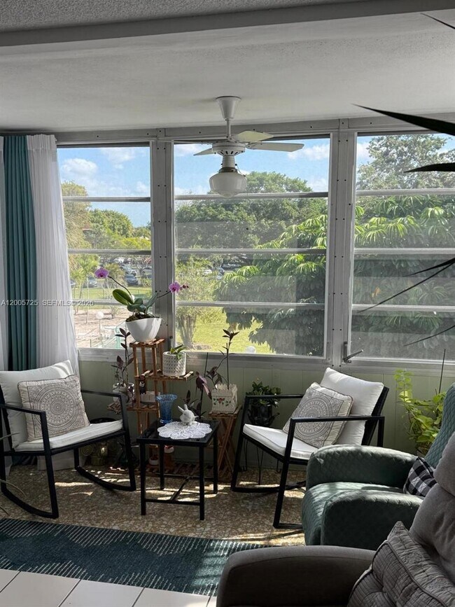 Foto del edificio - 447 NE 195th St