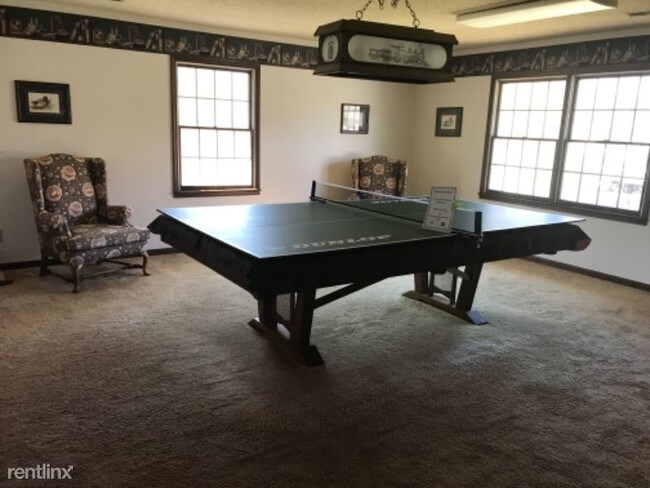 Building Photo - 3 br, 2 bath Condo - 6702 Newburgh Rd
