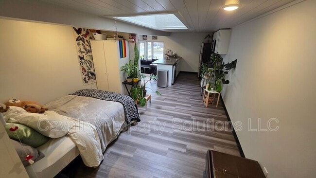 Building Photo - 3947 E Calvary Rd