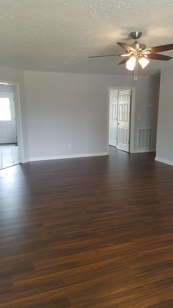 Foto del edificio - COMING SOON...Gorgeous 3 Bedroom Home Centrally Located in Manchester