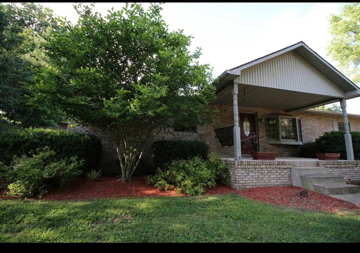 Primary Photo - 108 Seaton Dr