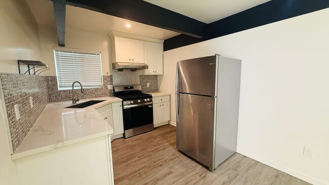 Building Photo - Private and quiet 1-bedroom --Move in ready!