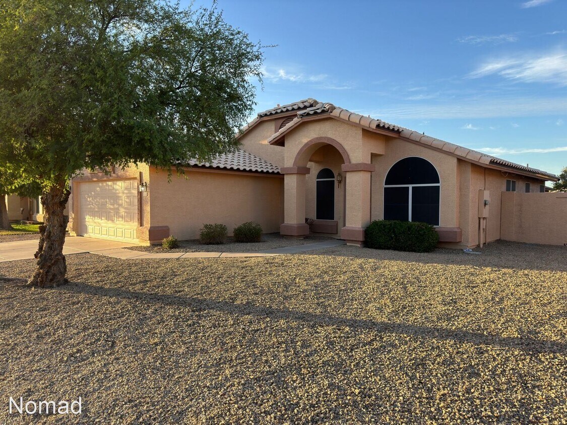 4 br, 2 bath House 12418 W Windsor Ave House Rental in Avondale, AZ