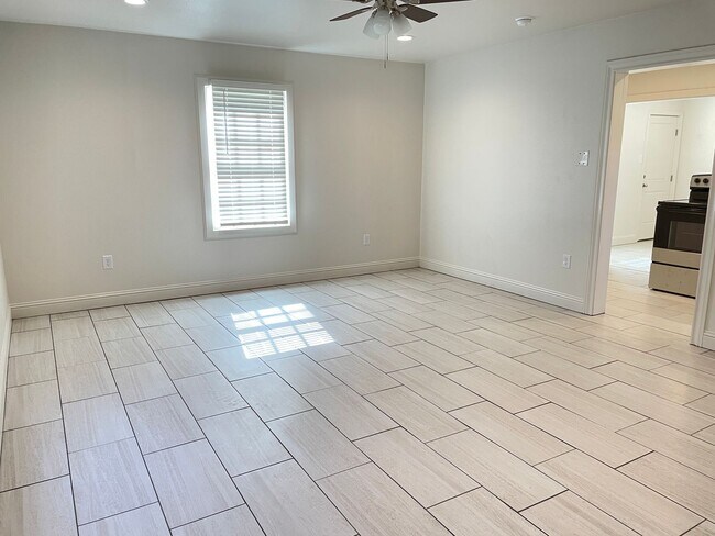 Foto del edificio - 1 Bedroom Available Now!