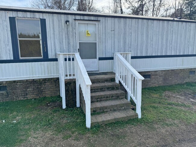 Building Photo - 3 Bedroom Singlewide Mobile Home