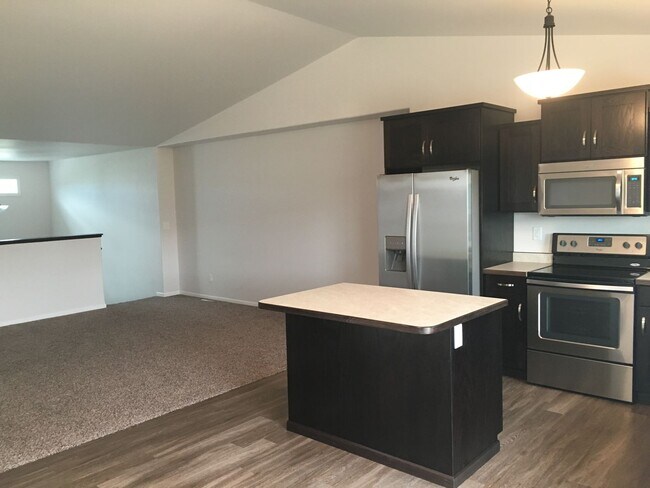 Foto del edificio - 3 Bed 2 Bath Twin Home