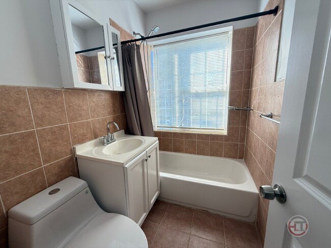 Foto del edificio - 1644 Williamsbridge Rd