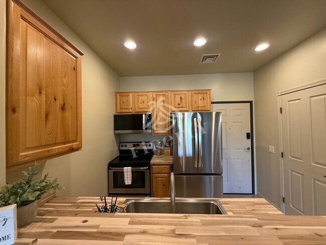 Building Photo - 2407 Quarter Horse Trl