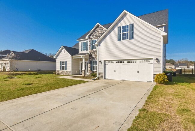 Building Photo - 5 bedroom waterfront property