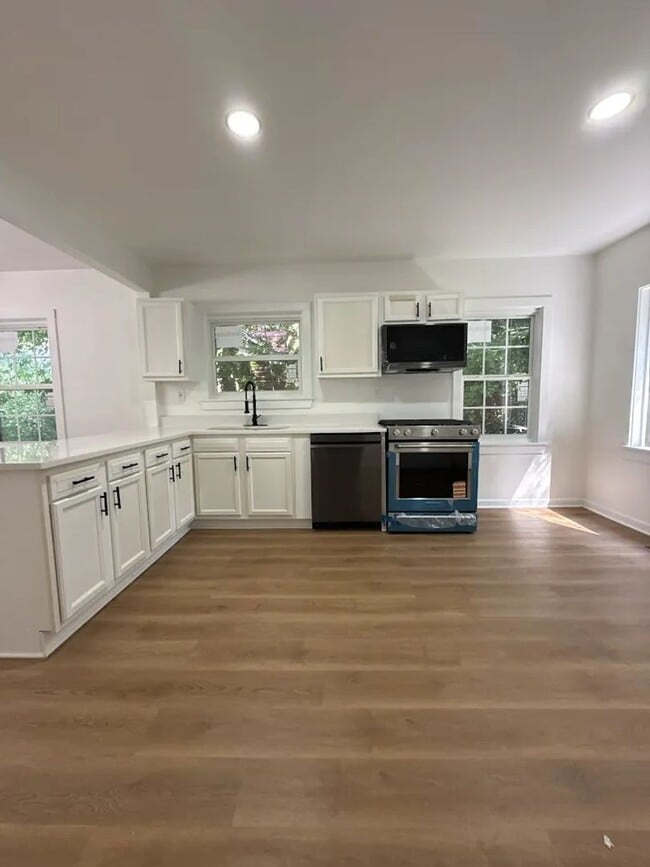 Building Photo - 1680 Brewer Blvd SW