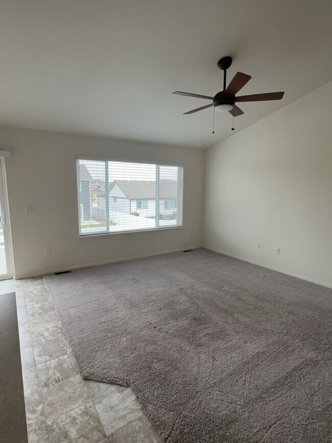 Foto del edificio - 3 Bed. 2 Bath, 2 Car Garage in Promontory