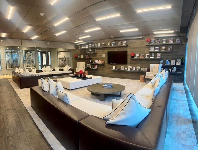 Building Photo - 1080 Brickell Ave