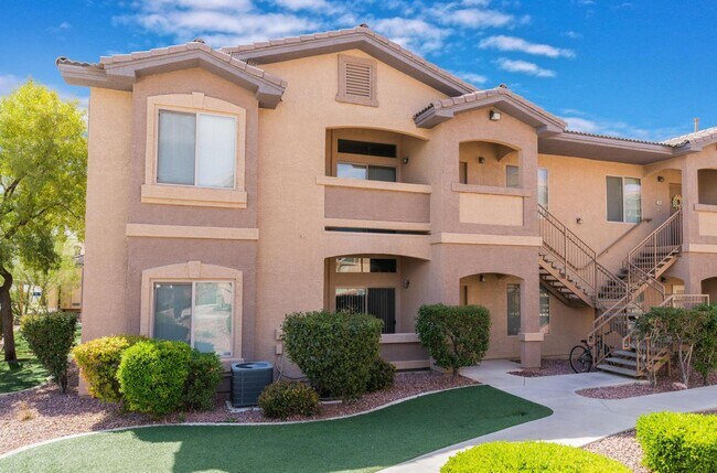 Foto del edificio - Upgraded condo in gated community