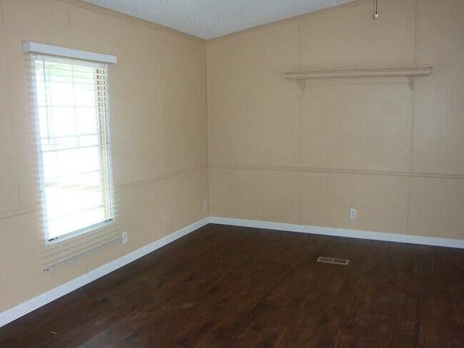 Foto del edificio - 2449 Precinct Line Rd