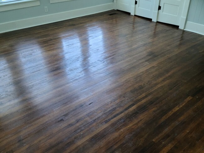 Building Photo - Main Street