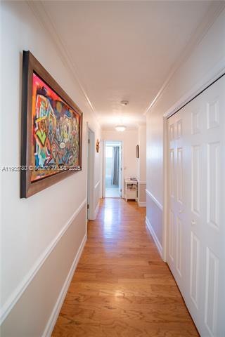 Foto del edificio - 928 Escobar Ave