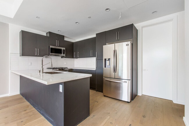 Building Photo - 2017 S Redondo Blvd