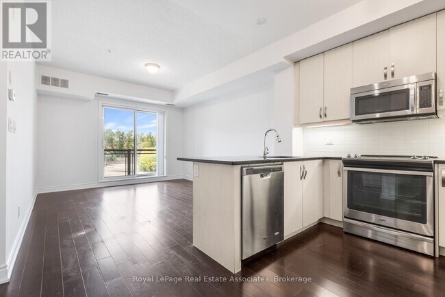 Building Photo - 3170 Erin Mills Pkwy