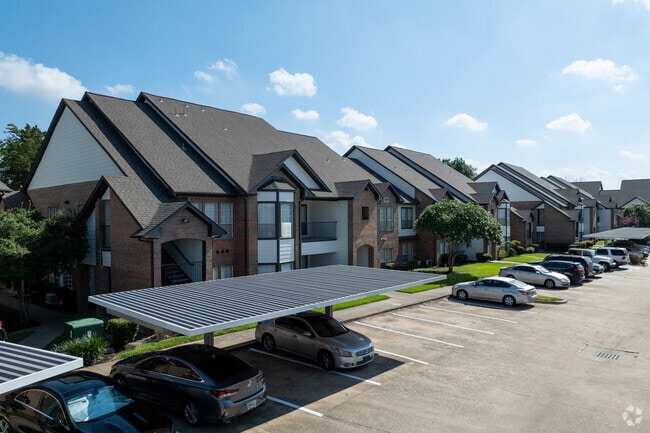 Building Photo - Villages of Briar Forest