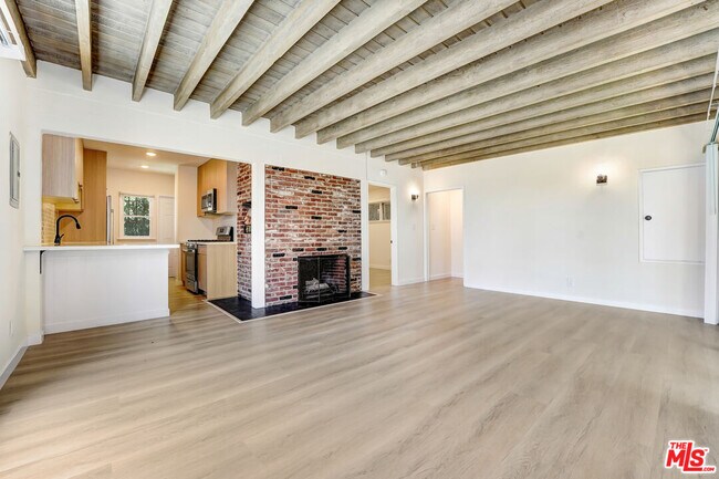 Foto del edificio - 8907 Harratt St