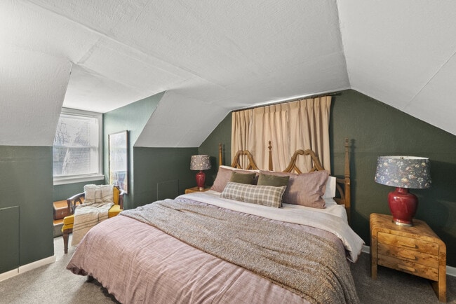 Building Photo - 1710 Hess Blvd