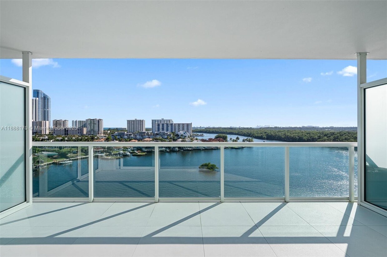 Foto principal - 400 Sunny Isles Blvd