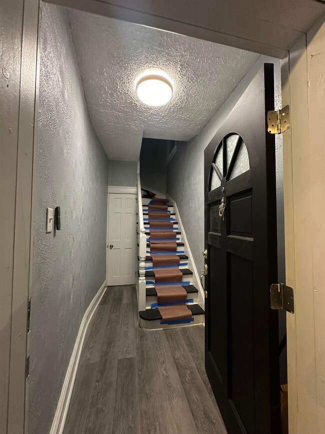 Foto del edificio - 313 Pearsall Ave