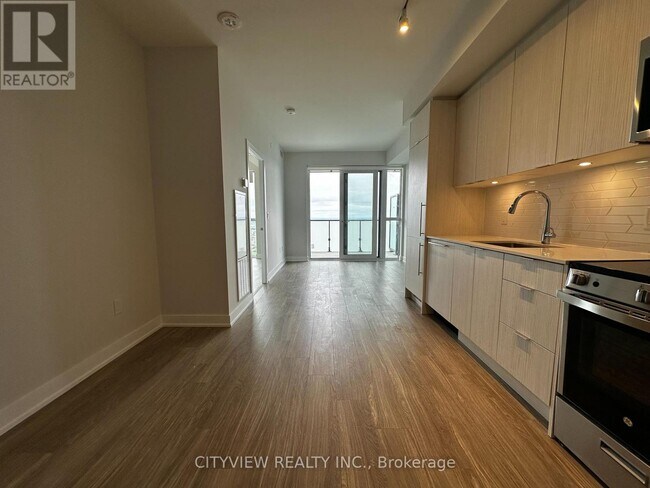 Photo du bâtiment - 430-4430 Square One Dr