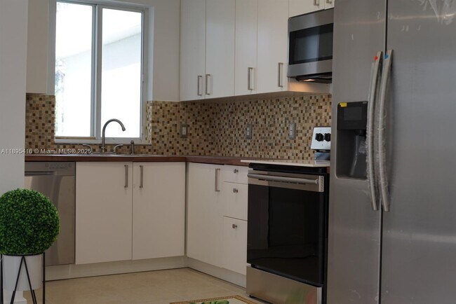 Foto del edificio - 1450 NE 147th St