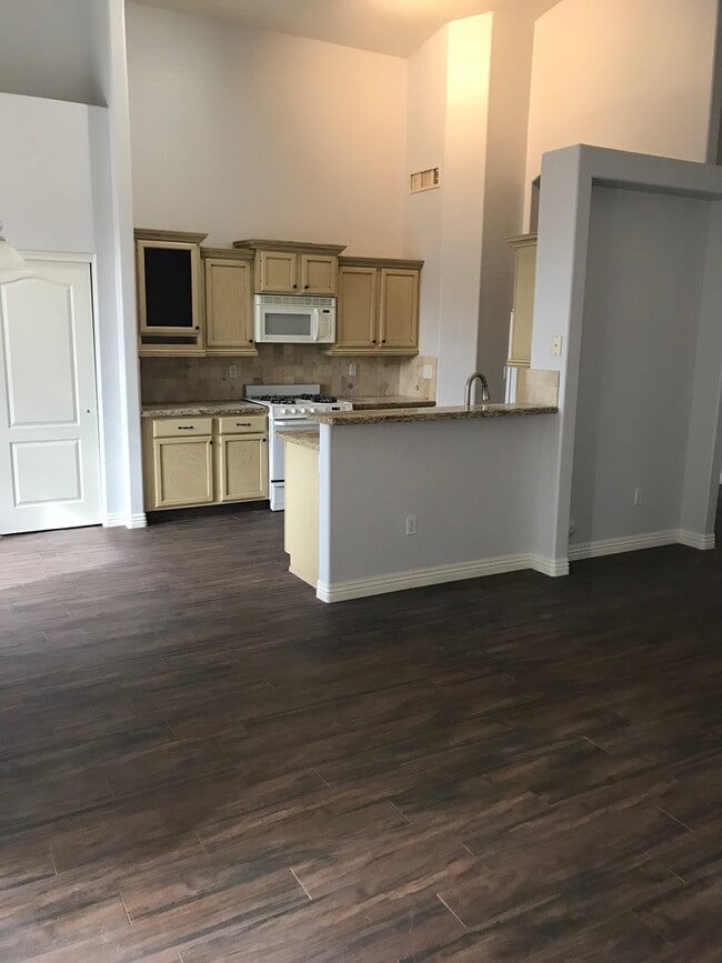 Building Photo - Las Sendas Home