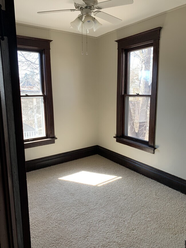 831 Alta Vista St House for Rent in Dubuque, IA