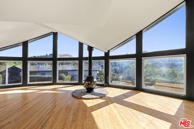 Foto del edificio - 3540 Berry Dr