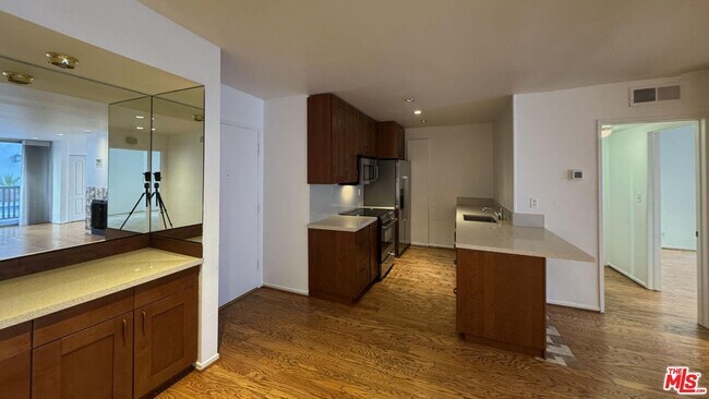 Foto del edificio - 1134 Alta Loma Rd