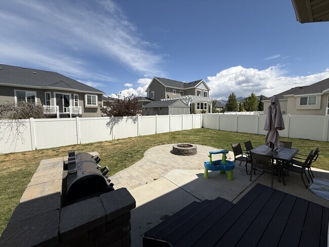 Foto del edificio - 744 W Ridgeline Dr