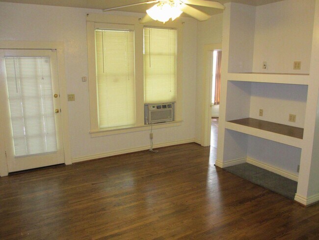 Building Photo - 421 Normal Ave