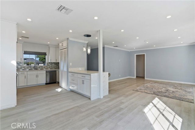 Building Photo - 11108 Leolang Ave