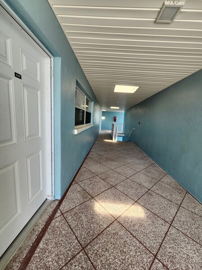 Foto del edificio - 300 64th Ave