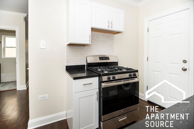 Foto del edificio - 3817 N Greenview Ave