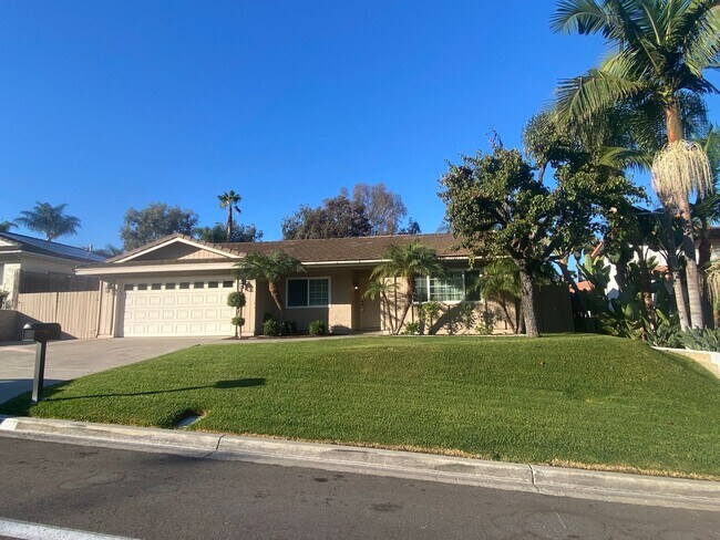 Building Photo - Lovely Home on 1/4 acre w/ Pool, Solar, Ho...