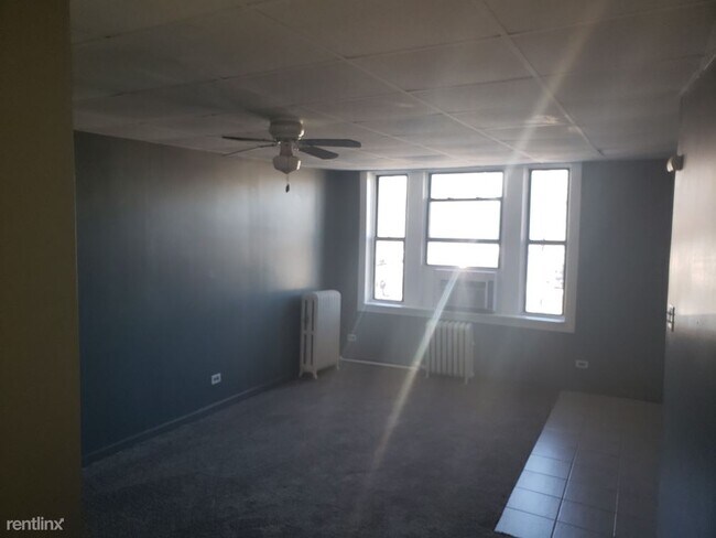 Building Photo - Studio, 1 bath  - 1753 W 95th St 1753-202