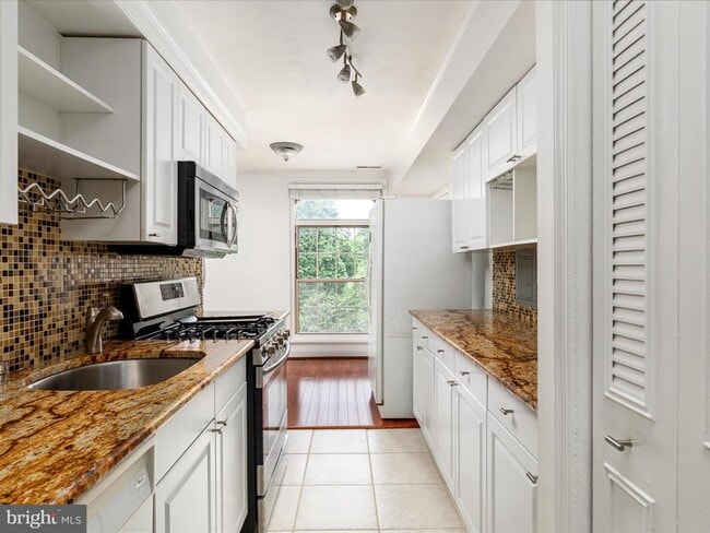 Foto del edificio - 3334 Woodburn Village Dr