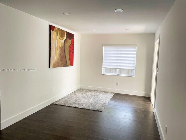 Foto del edificio - 471 NW 32nd Ct