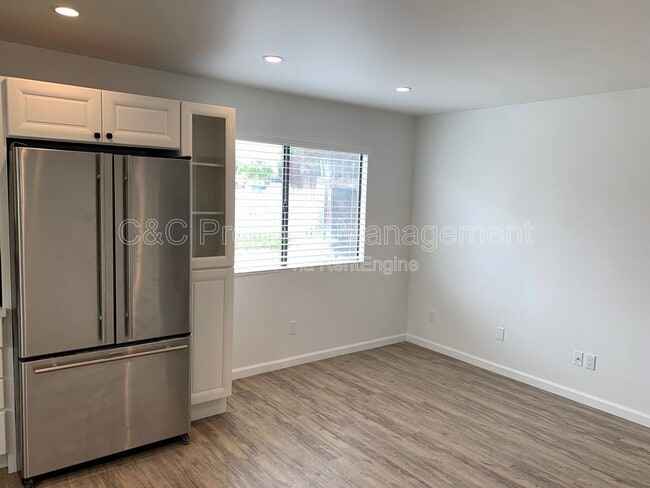 Building Photo - 628 Eardley Ave