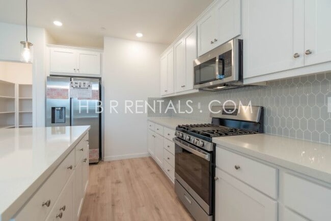 Building Photo - Charming 4-Bed, 3-Bath Home in Lathrop’s T...