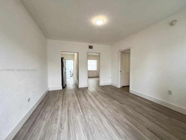 Foto del edificio - 1900 Calais Dr